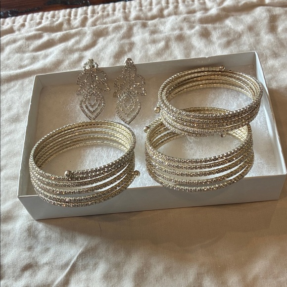 Gold and rhinestone spiral Bangle Bracelet Set with matching earrings - Picture 1 of 4